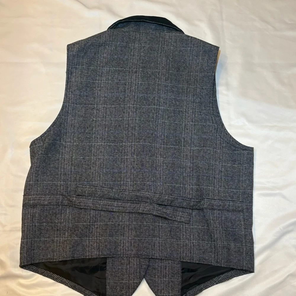 Lee David Gray Plaid Tailored Vest with Black Velvet Collar – Vintage Inspired